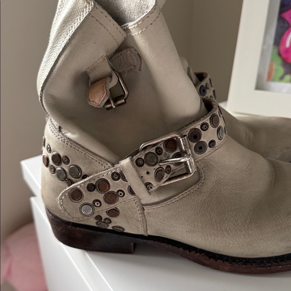 Ash Cream Studded Boots - Picture 4 of 6